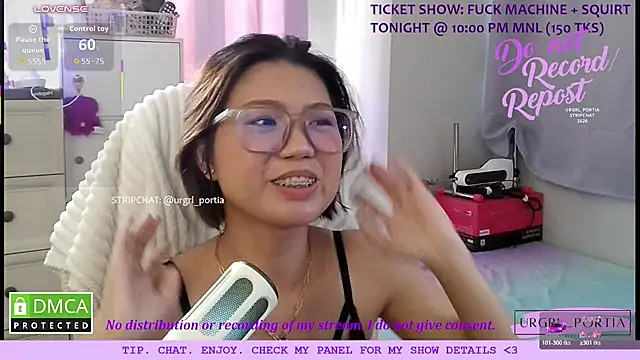 Urgrl_portia - Fuck dildo + wand for 3 mins