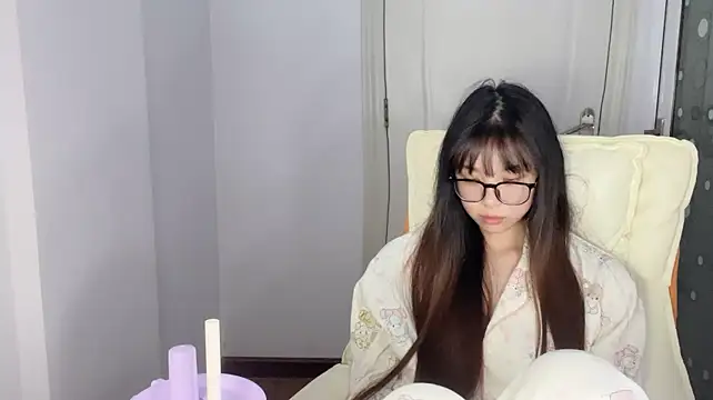 Akong11 - 全裸M腿10min