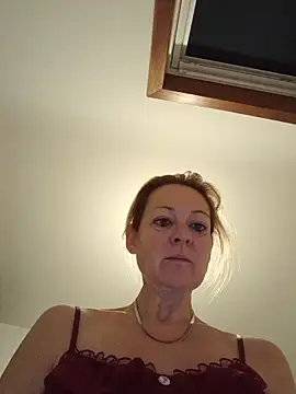 Baitaada - dildoshow met klaarkomen