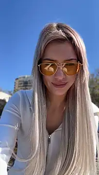 KikiWatson - Show naked ass in public 😍🔞