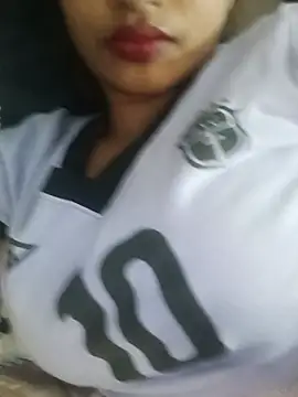 Avii5 - Showing boobs