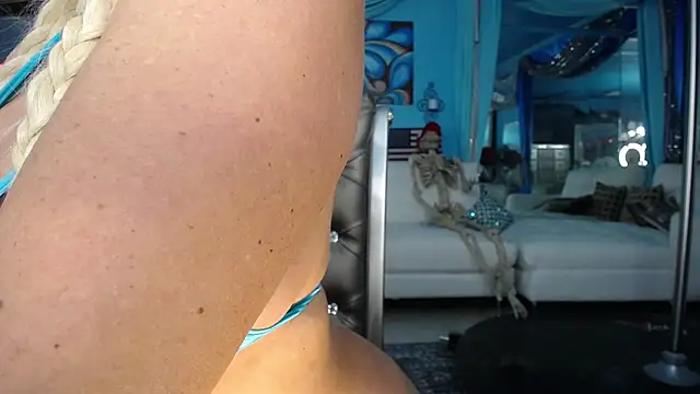 ADRIANNA_FOX - show tits