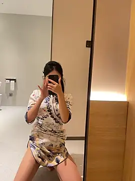 Emily-6868 - 完成目标 大厅 诱惑 噴水 裸脚高敏感歡迎哥哥調教