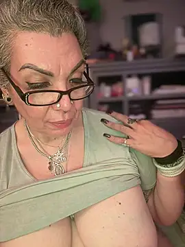 Dieseldame1313 - Hey guys topless dance