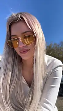 KikiWatson - Show naked ass in public 😍🔞