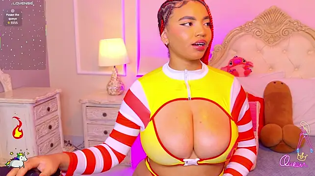 MalaikaBrown - 🧴 Oil up your tits, shiny