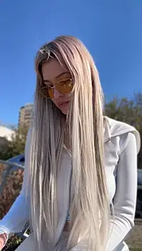 KikiWatson - Show naked ass in public 😍🔞
