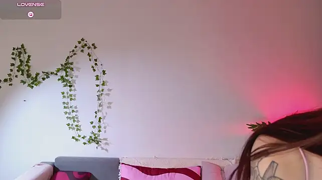 Mila_Cloud - remove the straps of the top