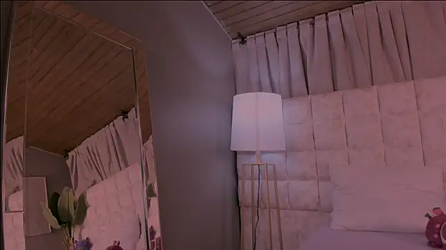 Lea_velle - Suck and lick my nipples