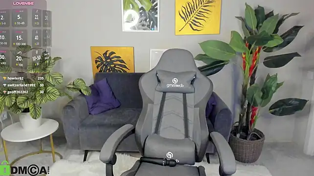 Eva_Leeee - put a toy in shorts