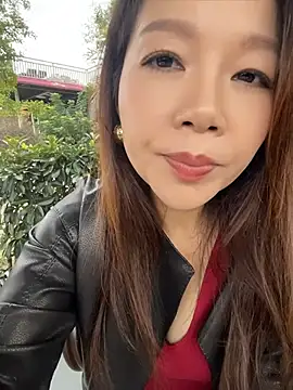 Si-si-love - 找男人用假阳具抽插我