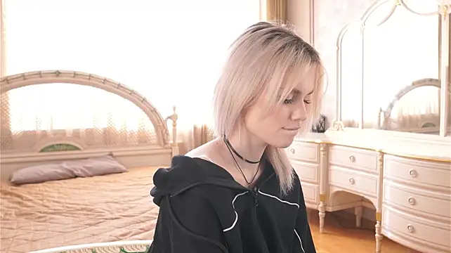 MercedezTimbs - Play with My Shoulder Straps + lower