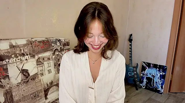 SusanaHallet - sqz my ass close to cam