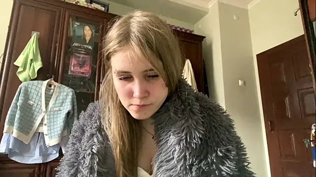 MileyRRoys - tease my bra