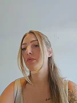 Sheisgolden - Titties out 🍒