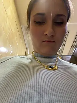AdelRich - Show tits on public