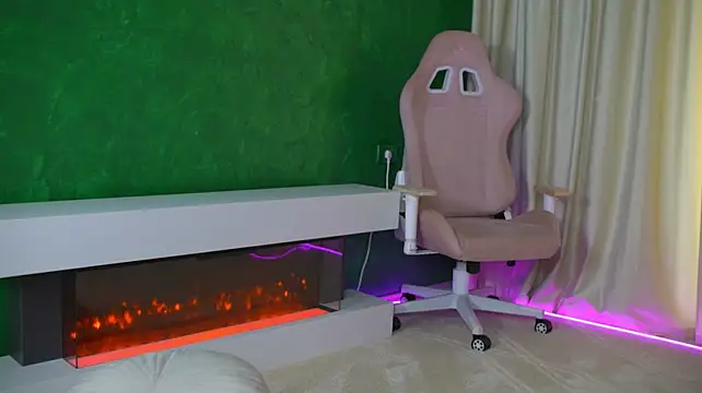 FoxieJullia - an orgasm a day ...