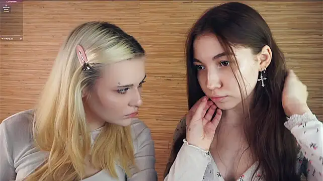 KalynOwney - suck each other's tongues