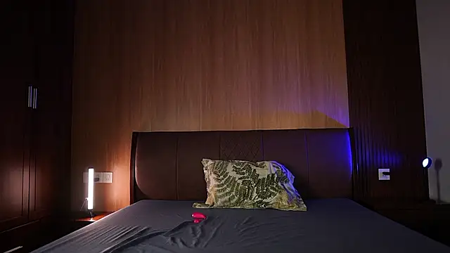 VikkiLustfull - MAKE ME CUM round