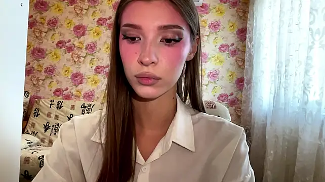Lerchek_Wia - Lift my cutie dress and show ass closely