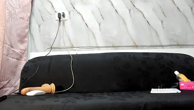 Amberrprincess - Dildo in my pussy, lasts 5 minutes.