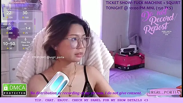 Urgrl_portia - Fuck dildo + wand for 3 mins