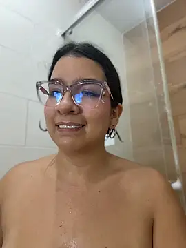Gia_cutee - plug in ass