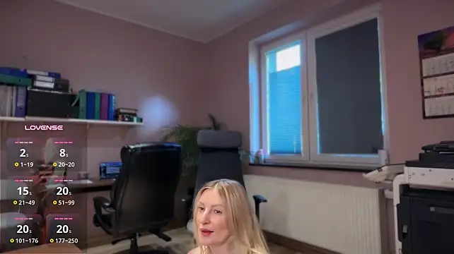 LegsLONG - Tease my pussy + video for Last Tipper