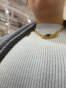AdelRich - Show tits on public