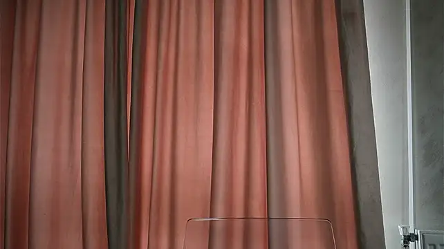 AryaGold - Vibe my pussy till i cum <3