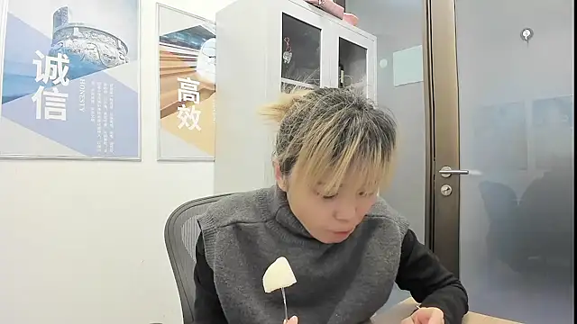 KKMM168 - 完成目标上空打电话，不完成目标不下播
