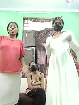 Queen_queen - Boobs show