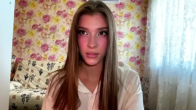 Lerchek_Wia - Lift my cutie dress and show ass closely