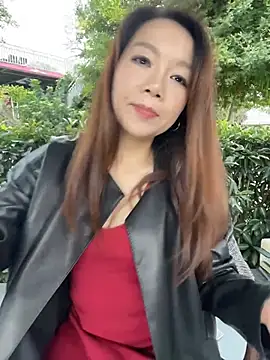 Si-si-love - 找男人用假阳具抽插我