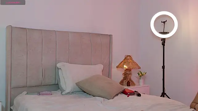 1m_megan - TWO FINGER IN ASS