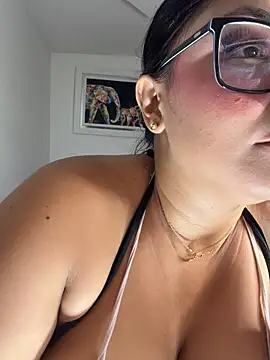 Linatarens - suck hard on her tits and milk naked