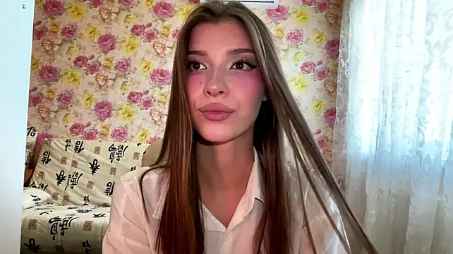 Lerchek_Wia - Lift my cutie dress and show ass closely