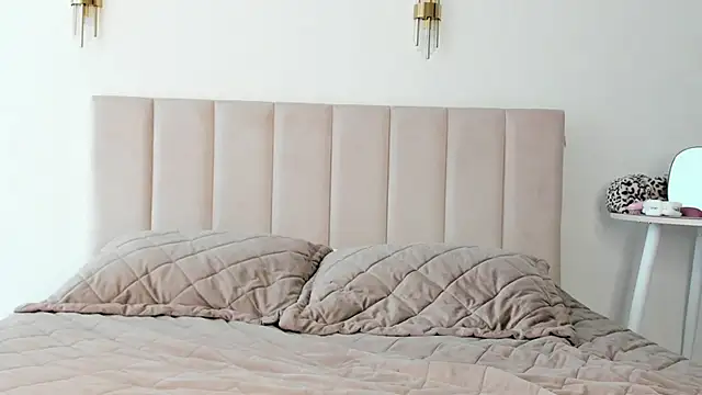 Blonde_me - rub pussy