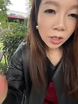 Si-si-love - 找男人用假阳具抽插我