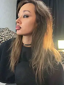 Lissa_kissyou - A plug in the ass+video