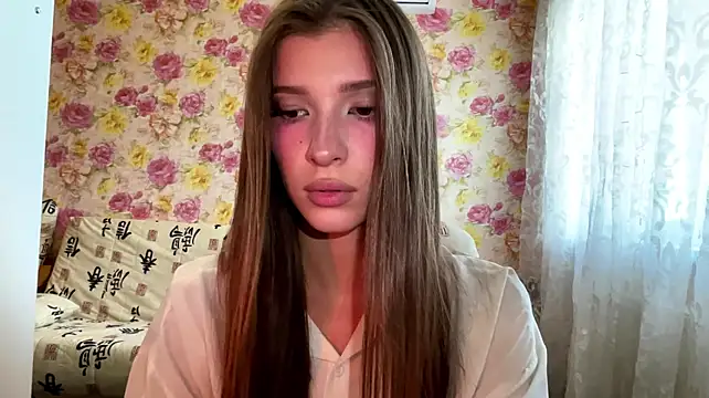Lerchek_Wia - Lift my cutie dress and show ass closely