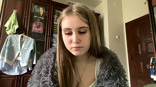 MileyRRoys - tease my bra