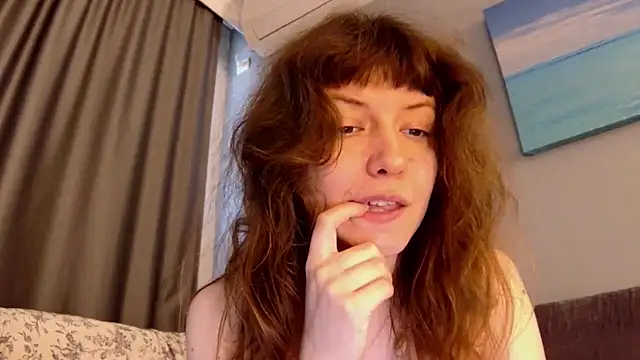 Sun_place - camel toe close to cam