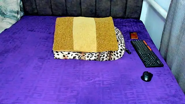 MilamaniaX - 4 fingers in the ass