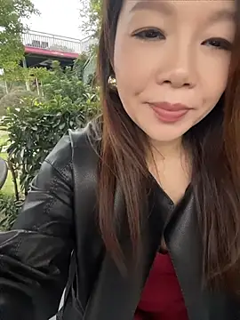 Si-si-love - 找男人用假阳具抽插我