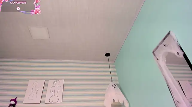 Goddess_kianna - Spit and play with my nipples