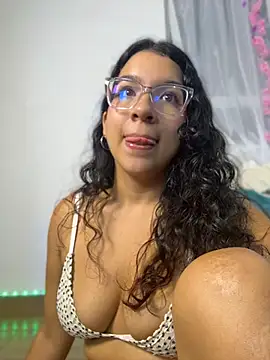 Gia_cutee - plug in ass