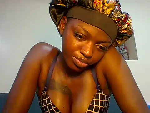 Sexy_Essiie - ;1453 tk massive boobs and ass