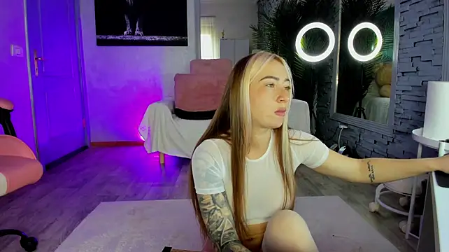 Reina_Cummings - Squeeze your cock between my tits 🍒