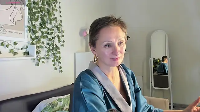 CaroLisa - striptease to underwear